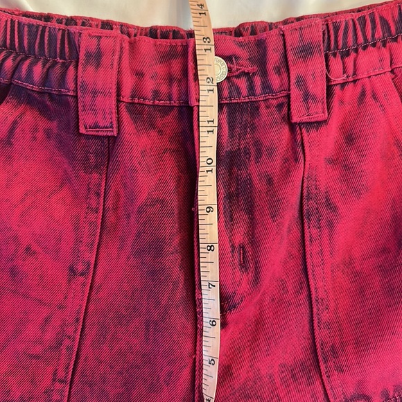 Raspberry colored acid wash cargo jeans - Picture 11 of 14